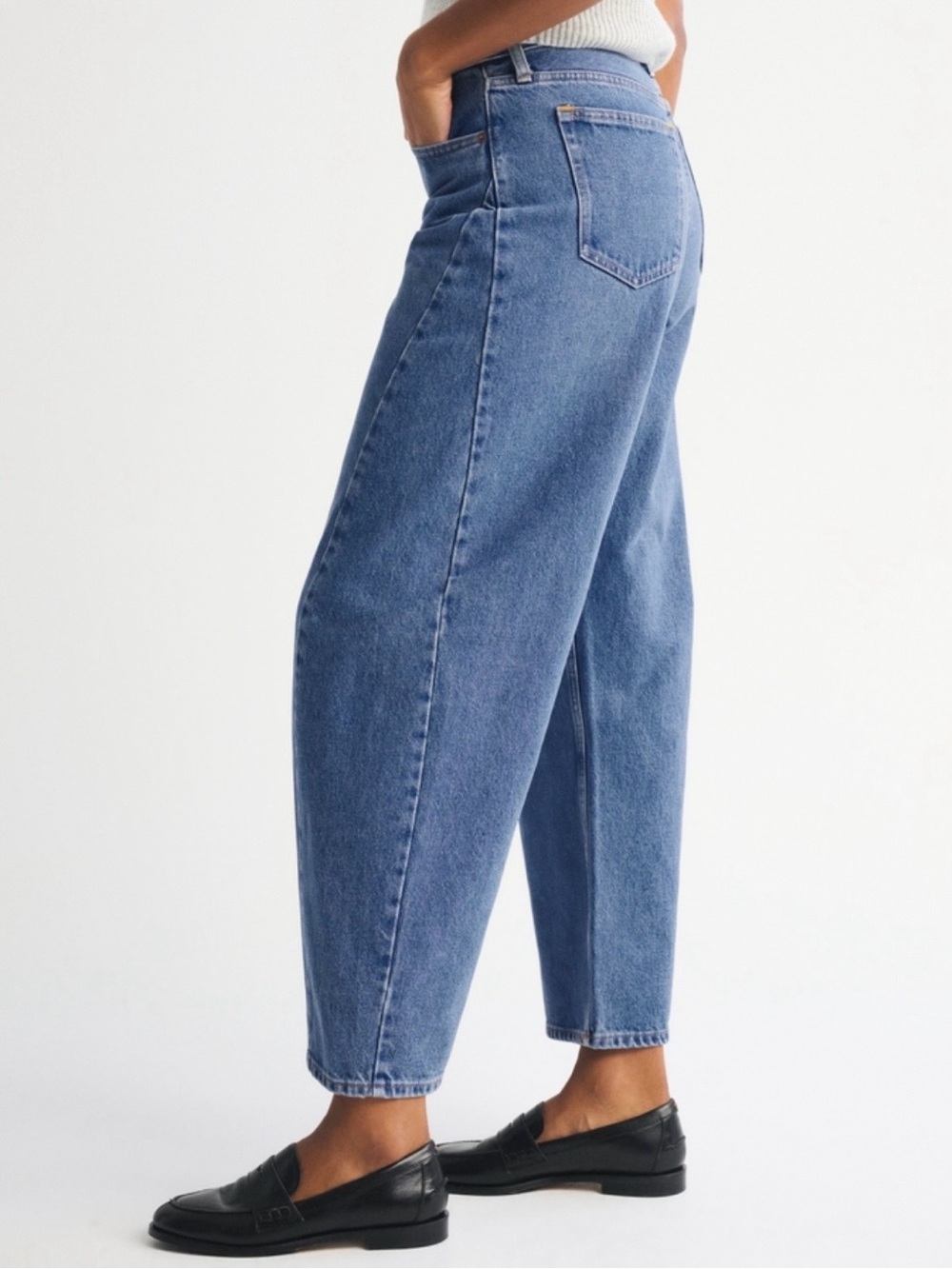 Abercrombie&Fitch Curve Love Mid Rise Barrel Jean - Picture 3 of 16